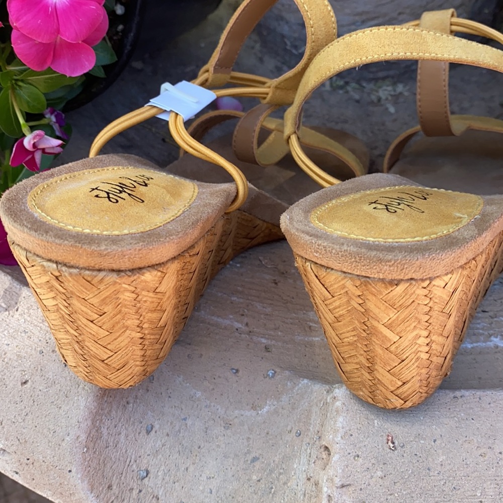 NEW sandals - Picture 7 of 11